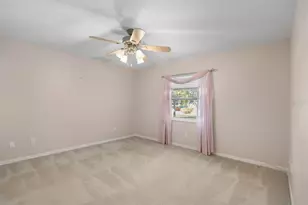 910 Bluewater Dr, Sun City Center, FL 33573 - Photo 10