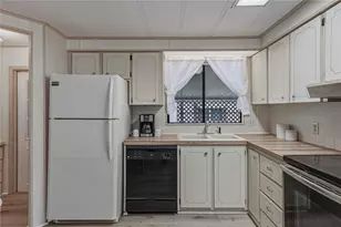 35826 Pradera Dr, Zephyrhills, FL 33541 - Photo 24