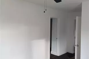 1651 32nd Ave N, Saint Petersburg, FL 33713 - Photo 2