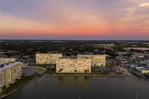 4525 Cove Cir, Saint Petersburg, FL 33708 - Photo 2