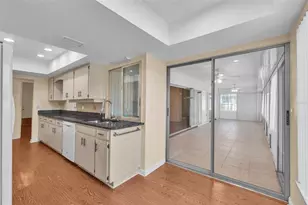 1722 Coco Palm Cir, Sun City Center, FL 33573 - Photo 20