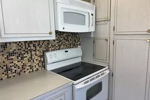 8454 111th St, Seminole, FL 33772 - Photo 8