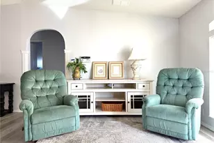 209 N St Thomas Cir, Apollo Beach, FL 33572 - Photo 6