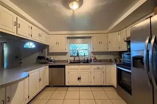 17431 SE 35th Ln, Ocklawaha, FL 32179 - Photo 2