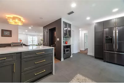1097 Eden Isle Boulevard NE #3, Saint Petersburg, FL 33704 - Photo 4