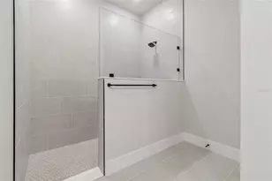 2825 Marrakesh Ln, Sarasota, FL 34234 - Photo 24