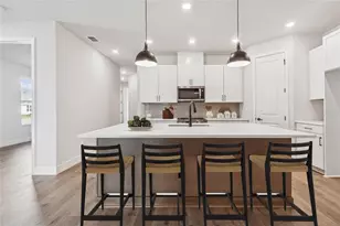 2825 Marrakesh Ln, Sarasota, FL 34234 - Photo 8