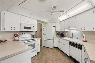 1805 New Bedford Dr, Sun City Center, FL 33573 - Photo 14