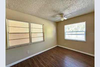 221 NW Jefferson Circle N #20, Saint Petersburg, FL 33702 - Photo 4