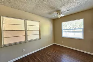 221 Northwest Jefferson Cir N, Saint Petersburg, FL 33702 - Photo 4