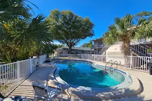 221 Northwest Jefferson Cir N, Saint Petersburg, FL 33702 - Photo 12