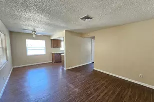 221 Northwest Jefferson Cir N, Saint Petersburg, FL 33702 - Photo 2