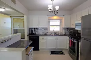 4550 Cove Cir, Saint Petersburg, FL 33708 - Photo 8