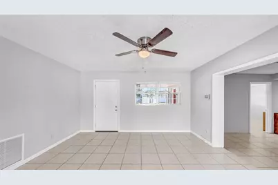 7515 17th Lane N, Saint Petersburg, FL 33702 - Photo 2