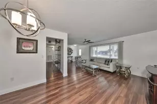 611 Fox Hills Dr, Sun City Center, FL 33573 - Photo 10