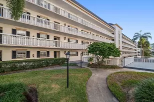 131 Bluff View Dr, Belleair Bluffs, FL 33770 - Photo 4