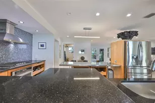 2158 Blossom Way S, Saint Petersburg, FL 33712 - Photo 18