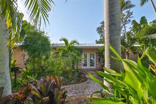 2158 Blossom Way S, Saint Petersburg, FL 33712 - Photo 2