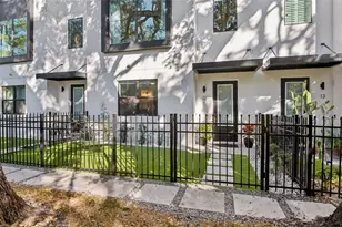 2851 W Gandy Blvd, Tampa, FL 33611 - Photo 1