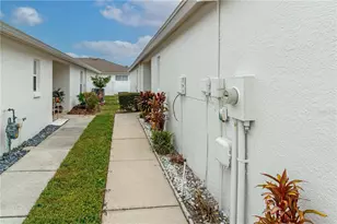 1747 Ravenridge St, Wesley Chapel, FL 33543 - Photo 2