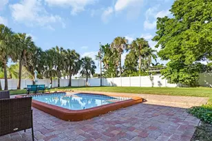 7063 S Shore Dr S, Saint Petersburg, FL 33707 - Photo 42