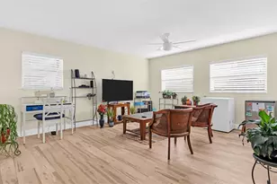 7063 S Shore Dr S, Saint Petersburg, FL 33707 - Photo 14