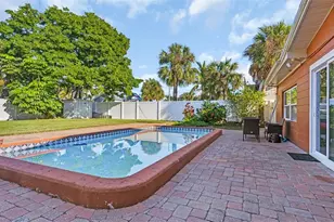 7063 S Shore Dr S, Saint Petersburg, FL 33707 - Photo 36