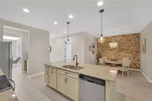 2608 Valley Sunset Ln, Valrico, FL 33594 - Photo 14