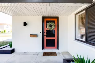 272 79th Ave NE, Saint Petersburg, FL 33702 - Photo 4