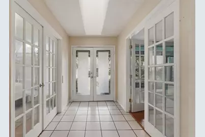 810 Hammockwood Court, Sarasota, FL 34232 - Photo 2