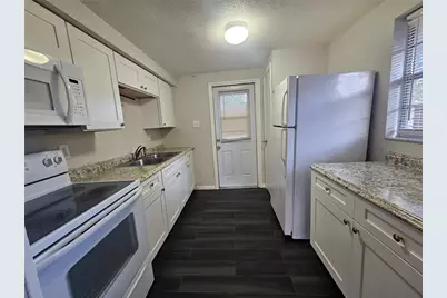 5309 Oakwood Court #19, Tampa, FL 33610 - Photo 2