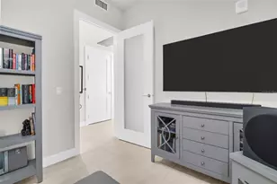 301 1st St S, Saint Petersburg, FL 33701 - Photo 16