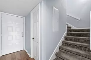 6321 Newtown Cir, Tampa, FL 33615 - Photo 16