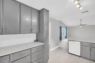 2714 Jeffrey Dr, Palm Harbor, FL 34684 - Photo 10