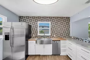 1101 A 28th Street N, Saint Petersburg, FL 33713 - Photo 2