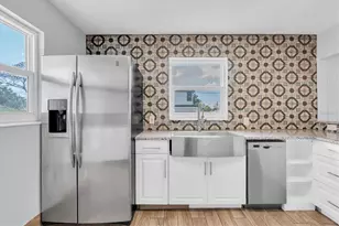 1101 A 28th Street N, Saint Petersburg, FL 33713 - Photo 2