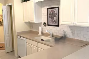 10824 Collar Dr, San Antonio, FL 33576 - Photo 8