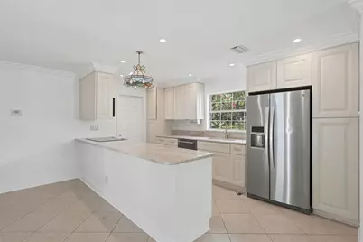 8235 39th Avenue N, Saint Petersburg, FL 33709 - Photo 6