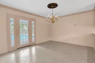 8235 39th Ave N, Saint Petersburg, FL 33709 - Photo 10