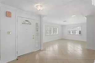 8235 39th Ave N, Saint Petersburg, FL 33709 - Photo 4
