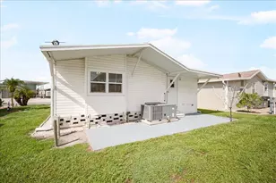 35045 Cynthia Ave, Zephyrhills, FL 33541 - Photo 22