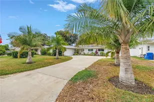 2856 65th Way N, Saint Petersburg, FL 33710 - Photo 2
