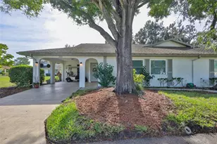 2034 Hawkhurst Cir, Sun City Center, FL 33573 - Photo 2