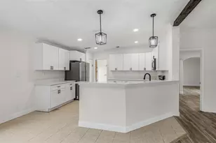 9902 7 Roads Pl, Thonotosassa, FL 33592 - Photo 4