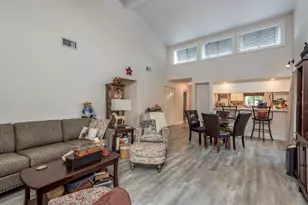 102 Capri Ct S, Plant City, FL 33566 - Photo 6