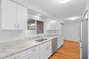 13705 Jamaica Dr, Seminole, FL 33776 - Photo 8