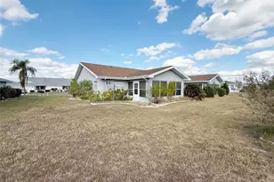 1620 Bentwood Dr, Sun City Center, FL 33573 - Photo 12