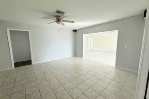 1618 Bentwood Dr, Sun City Center, FL 33573 - Photo 6