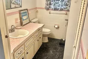 2000 E Bay Dr, Largo, FL 33771 - Photo 10