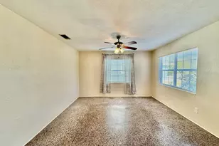 255 38th Ave SE, Saint Petersburg, FL 33705 - Photo 4